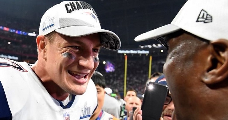 Rob Gronkowski går officiellt i pension med New England Patriots